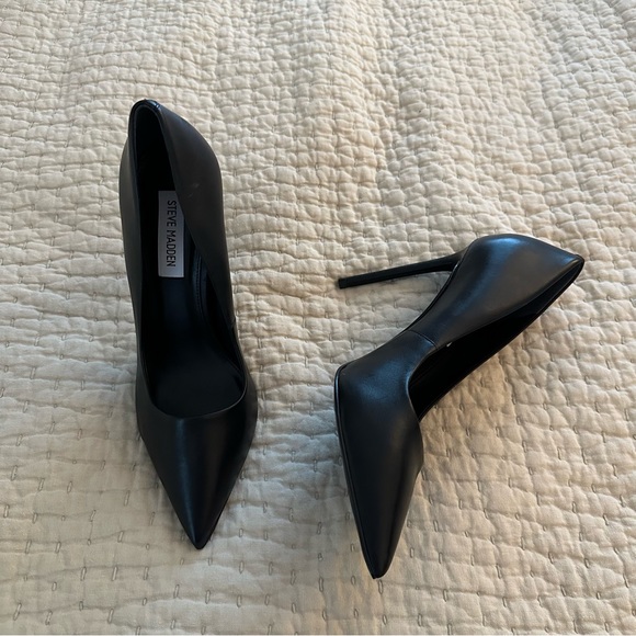 Steve Madden Shoes - NEW STEVE MADDEN Evelyn pumps